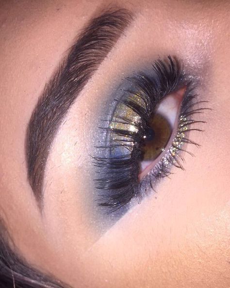 Beautiful gold and blue eyeshadow look by me :-) 💙✨ Navy Blue And Gold Eye Makeup, Navy Blue And Gold Makeup, Gold And Blue Eyeshadow, Blue And Gold Makeup, Guard Makeup, Prom Makeup Look, Starry Night Prom, Groom Makeup, Blue Eyeshadow Makeup