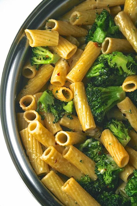 Garlic Broccoli Pasta, Broccoli Rigatoni, Rigatoni Noodles, Broccoli Recipes Side Dish, Broccoli Pasta Salads, Vegetarian Noodles Recipes, Broccoli Pasta Recipe, Rigatoni Recipes, Garlic Broccoli