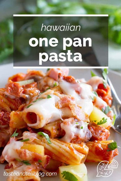 Keep dishes to a minimum with this easy Hawaiian One Pan Pasta with the flavors of a Hawaiian pizza – ham, bacon, pineapple and gooey cheese. Ham Pasta Casserole, Hawaiian Pasta, Bacon Pineapple, Hawaiian Ham, Pan Pasta, Ham Pasta, Great Dinner Ideas, One Pan Pasta, Iron Chef