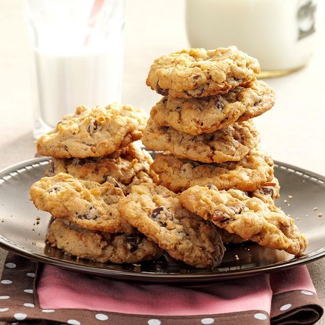 Wyoming Cowboy Cookies, Cowboy Cookies Recipe, Cowboy Cookie Recipe, Popular Cookies, A Glass Of Milk, Cowboy Cookies, Cake Mug, Cookie Brownie Bars, Brownie Cookies