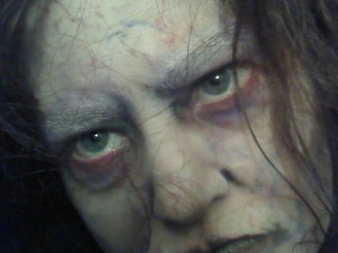 Zombie makeup...experimenting with veins...eyeliner... Sfx Zombie Makeup, Vein Makeup, Biohazard Party, Veins Makeup, Inspo Makeup, Zombie Makeup, Makeup Inspo, Halloween Makeup, Zombie