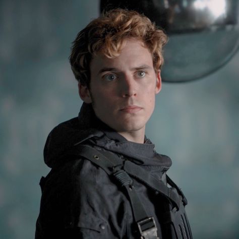 Sam Calfin, Fabian Prewett, Sam Claflin Finnick, Finnick Odair Sam Claflin, Hunger Games Finnick, Rabastan Lestrange, Finnick Odair, Sam Claflin, Hunger Games 3