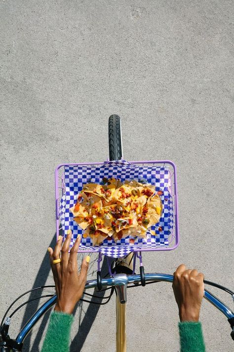 Fun Food Photoshoot, Eating Food Photoshoot, Wow Photo, Product Photoshoot, Food Photoshoot, Photo Food, Food Graphic Design, Hands Holding, Fun Food