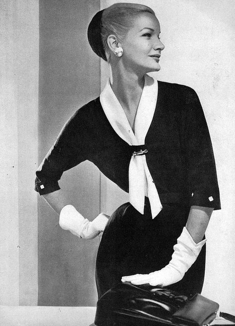 Sunny Harnett, Vogue December 1955 Horst P Horst, Jean Shrimpton, Vogue Photo, Vogue Vintage, Glamour Vintage, Look Retro, Fashion 1950s, Vintage Fashion Photography, Linda Evangelista