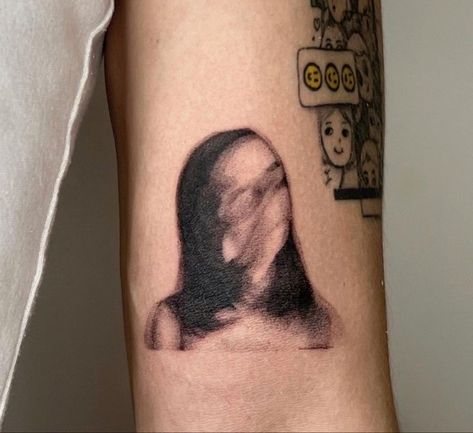 Blurred Face Tattoo, Distorted Face Tattoo, Blurry Face Drawing, Blurry Face Tattoo, Blurry Tattoo Design, Face Melting Tattoo, Melting Face Tattoo, Distorted Tattoo, Blurred Tattoo