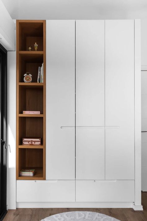 Minimalist Wardrobe Design, Shallow Wardrobe, Wordroab Design, Cabinet In Bedroom, Beige And Grey Living Room, Hall Wardrobe, Living Room Decor On A Budget, Modern Cupboard Design, Built In Cabinet