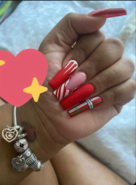 Follow me on ig @chillinbbynailz Christmas Green And Red Nails, Christmas Nail Designs Simple, Christmas Plaid Nails, 23 Nails, Poppin Nails, Pretty Tips, December Nails, Natural Nail Polish, Red Christmas Nails