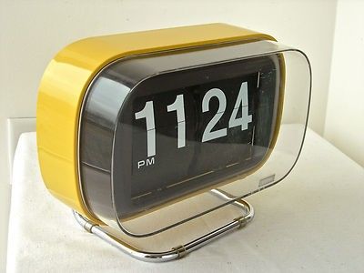 Vintage Large Copal Digital Flip Clock For Repair Model 801 Japan | #364886703 Flip Alarm Clock, Vintage Shabby Chic Decor, Bronze Furniture, Modern Furniture Design, Vintage Clocks, Cool Clocks, Clock Vintage, Retro Clock, Modern Clock