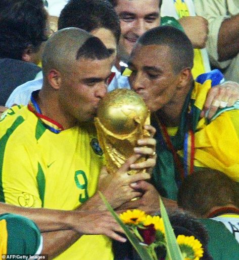 Brazil striker Ronaldo's haircut was a major talking point around the 2002 World Cup final Brazilian National Team, Ronaldo Barcelona, Ronaldo Hair, Ronaldo Haircut, Brazil Team, 2002 World Cup, Spanish Sides, Americas Cup, World Cup Final