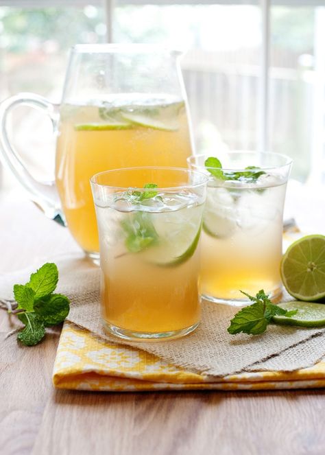 Mint Lime Tea Cooler Lemon Iced Tea Recipe, Lime Tea, Kombucha Recipe, Sparkling Lemonade, Making Iced Tea, Yogi Tea, Kombucha Tea, Iced Tea Recipes, Homemade Italian