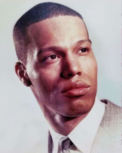 SPECTACULAR PHOTO📷 OF YOUNG LOUIS FARRAKHAN🙏🔥🔥🔥🔥🔥🔥🔥🔥🔥🔥🔥#Farrakhan #GodsMan #TheJesus #TheKey #JM17 #YoungLouis… Minister Louis Farrakhan, Louis Farrakhan, Black Leaders, Solomons Seal, Hidden Colors, African History, Knowledge Is Power, History Facts, Black People