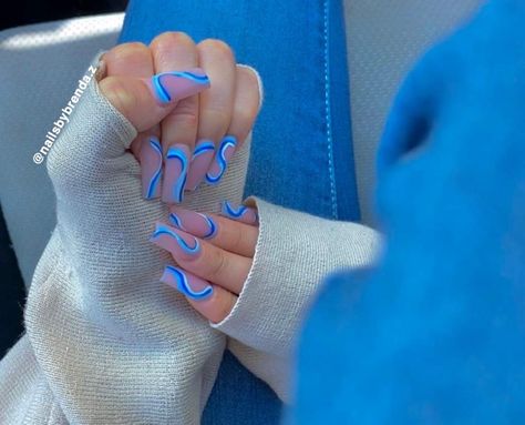 White Nails With Blue, Swirl Acrylic Nails, Blue Swirl Nails, Nails With Blue, Milky White Nails, Short Coffin Nails Designs, Swirl Nails, Short Coffin, Short Coffin Nails