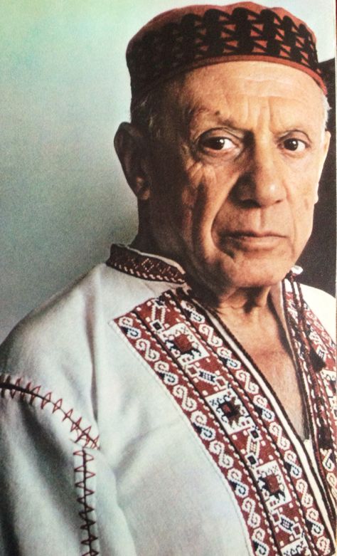 Pablo Picasso by David Douglas Duncan from his book, 'Picasso's Picasso'. The best that ever was ... ❤️ Picasso Photo, Mougins France, Picasso Pictures, Picasso Cubism, Picasso Portraits, Art Picasso, Famous Portraits, Francisco Goya, Painting Brush