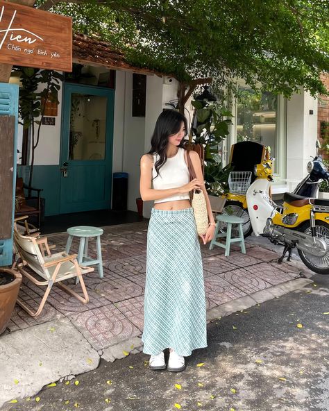 Vietnamese Outfit, Vietnam Fits, Vietnamese Fashion, Vacay Outfits, Bedroom Decor Design, Garden Pictures, Trendy Fashion Outfits, Casual Fits, Skirt Outfits