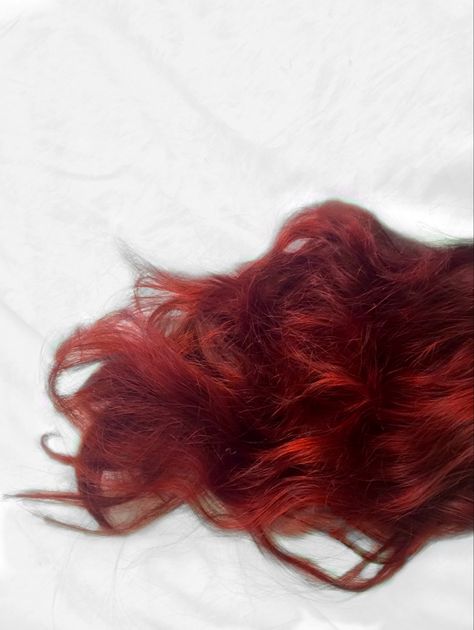 White And Red Hair Aesthetic, Maroon Balayage, Hair Color Diy At Home, Scarlet Hair Aesthetic, Red Hair Witch Aesthetic, Burgundy Dyed Hair, Hair Diy Color, Highlighting Hair At Home, Balayage Hair Red