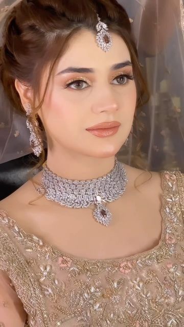 Makeup Ideas Matte, Creative Eyeliner Looks, Makeup Ideas For Beginners, Trendy Makeup Looks, Bridal Makeup For Brown Eyes, Pakistani Bridal Makeup Hairstyles, Pakistani Makeup Looks, Latest Bridal Makeup, Pakistani Makeup