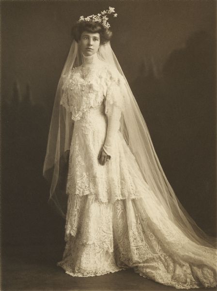 Elsie Stevens in Wedding Gown 1900s Wedding, Antique Wedding Dresses, Edwardian Wedding, Vintage Wedding Photography, Antique Photography, Vintage Wedding Photos, Victorian Wedding, Antique Wedding, Wedding Gowns Vintage