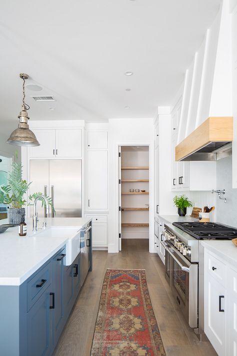 Kitchen Pantry Layout, White Oak Shelves, Kitchen Door Designs, Kitchen Pantry Doors, Kitchen Paint Color, Pantry Layout, Island Beach House, Layout Kitchen, Color Kitchen