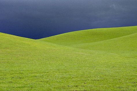 Teletubbies Mini Grass Hills Grass Hills Aesthetic, Grass Liminal Space, Grass Field Liminal Space, Windows Screensaver, The Teletubbies, Dreamcore Aesthetic, Nostalgic Pictures, Creative Fashion Photography, Bump Photos