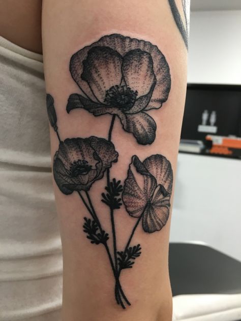 Blackwork Poppy Tattoo, Poppy Tattoo Black And Grey, Poppy Flower Tattoo Black And White, Poppy Tattoo Black And White, Black Poppy Tattoo, Red Poppy Tattoo, David Tattoo, Poppy Flower Tattoo, Poppy Tattoo