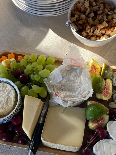 Brie Cheese Aesthetic, Cheese Board Aesthetic, Cheese Aesthetic, Board Aesthetic, Brie Cheese, Fresh Cherries, Brazilian Food, Brie, Bon Appetit