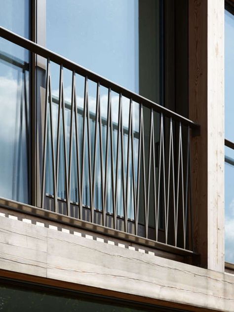 Building Railing Design, Window Fence Metal Modern, Modern Metal Railing Exterior, Balcony Railings Exterior, Metal Railing Balcony, Outdoor Balcony Railing Design Modern, Exterior Railing Design, Iron Balcony Railing Modern, Modern Railing Outdoor