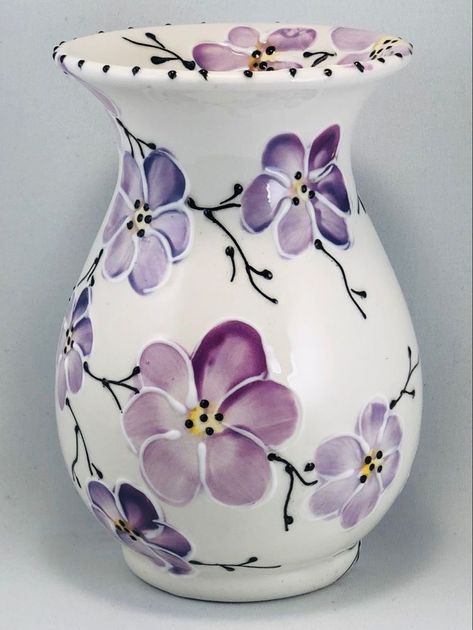 Vase Design Ideas Paint, Hand Painted Ceramic Vase, Ceramic Painting Vase, Vase Ideas Ceramic, Vase Design Painted, Pottery Painting Vase Ideas, Vase Pottery Painting Ideas, Vase Art Drawing, Painted Vases Ideas