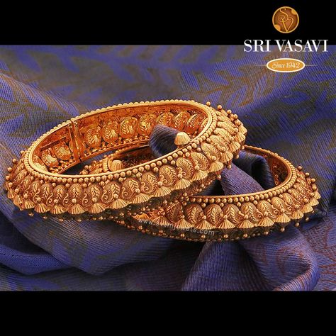 Gold Antique Bangles, Antique Gold Bangle, Traditional Bangles, Antique Bangles, Gold Bangles For Women, Antique Gold Jewelry Indian, Gold Bangle Set, Modern Gold Jewelry, Gold Necklace Indian Bridal Jewelry