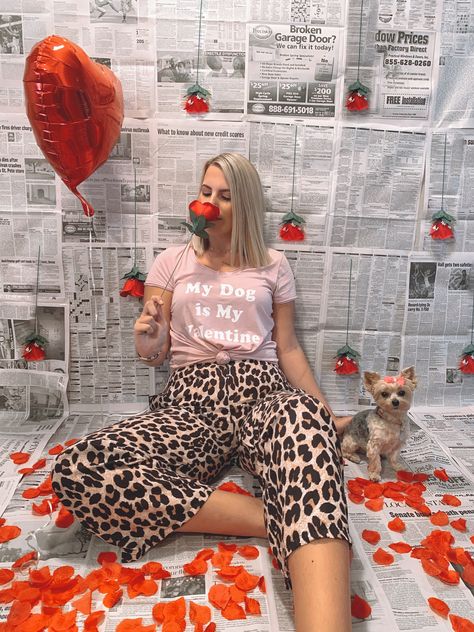 Valentines Instagram Pictures, Valentine Photo Shoot Ideas, Valentines Day Instagram Pictures, Single Valentines Day Photoshoot, At Home Valentines Photo Shoot, Anti Valentines Day Photoshoot, Valentine’s Day Photo Shoot Ideas, Photoshoot Ideas Valentines Day, Couples Valentines Day Photoshoot