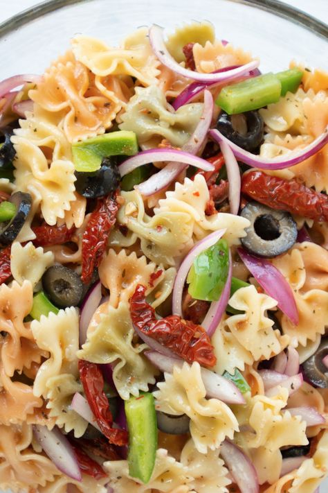 Equally beautiful and delicious, our Tricolor Summer Salad features tricolored farfalle, sun dried tomatoes and veggies tossed in a white balsamic and olive oil dressing. Farfalle Salad, Farfalle Pasta Salad, Farfalle Pasta Recipes, Tri Color Pasta, Olive Oil Dressing, Oil Dressing, White Balsamic, Farfalle Pasta, Light Bites