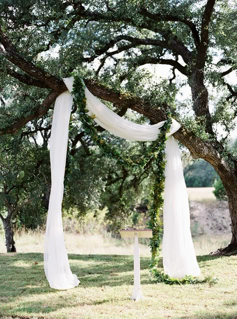 Wedding Tree Decorations, White Wedding Arch, White Drapery, Wedding Altar, Deco Champetre, Yosemite Wedding, Wedding Altars, Tree Photo, Boutique Decor