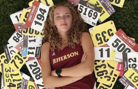 Track Hurdle Senior Pictures, Senior Picture Ideas Runner, Senior Picture Ideas For Runners Cross Country, Cross Country Senior Banner Poses, Senior Pictures For Cross Country Runners, Sr Sports Pictures, Senior Picture Track Ideas, Cross Country Photos Senior Pics, Cross Country Graduation Pictures