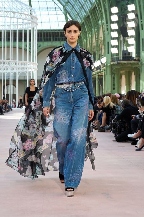 Chanel Denim, Chanel Spring Summer, 2025 Fashion, Spring 2025, Chanel Spring, Denim Trends, Preppy Outfit, Spring Fashion Trends, Spring Outfits Women