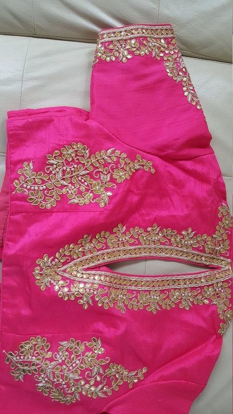 Gotapatti Work, Raw Silk Blouse, Suits Punjabi, Cotton Blouse Design, Saree Blouse Neck Designs, Suit Ideas, Gotta Patti, Wedding Embroidery, New Blouse Designs