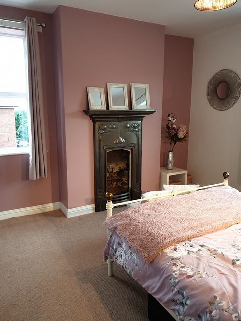 Cinder rose farrow and ball 1930s House Interior Master Bedrooms, Farrow And Ball Cinder Rose, Bedroom Mauve, Palette Rosa, Cinder Rose Farrow And Ball, Cinder Rose, Rose Bedroom, Metal Fireplace, Dressing Room Decor