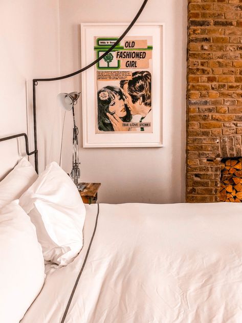 New Darlings - Where to Stay in London: Artist Residence Hotel- #travel #London Artist Residence Hotel, Where To Stay In London, Artist Residence, Secret London, Hotels In London, New Darlings, Travel London, London Artist, Big Beds