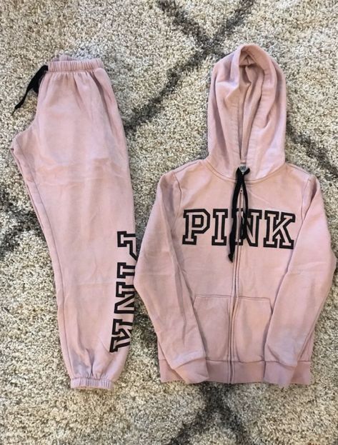 Ugg Neumel Platform Zip, Pink Sweatpants Outfit, Casual Winter Fits, Ugg Neumel Platform, Vs Pink Outfit, Vs Pink Sweatpants, Pink Outfits Victoria Secret, Ugg Neumel, Vs Pink Hoodie