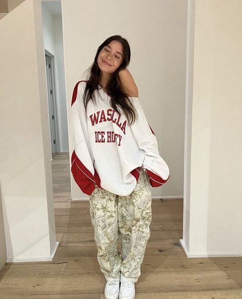 Sophia Birlem Photoshoot, Y2k Racer Aesthetic, Utah Style Outfits, England Outfits, Sophia Birlem, Camo Outfits, Fame Dr, Streetwear Style, Photo Inspo