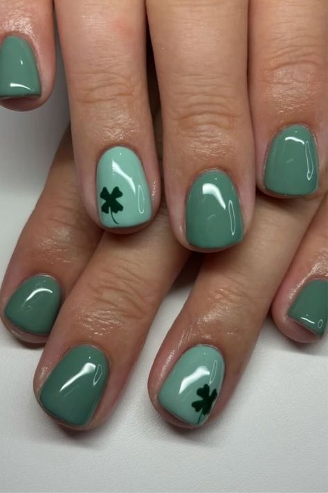 St Patrick’s Day Short Gel Nails, Green St Paddy’s Day Nails, Acrylic Nails Designs Oval, Saint Patricks Day Nails French Tip, Saint Patrick’s Day Nails Short Square, Saint Patrick Nails Design, St Pattys Day Pedicure, St Patrick Day Acrylic Nails, Basic St Patricks Day Nails