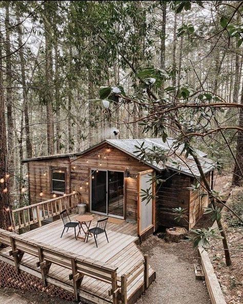 Wooden Cabin, Wooden Cabins, Cottage In The Woods, Little Cabin, Cabin Living, Small Cabin, Tiny House Cabin, Cabins And Cottages, Cabin Life