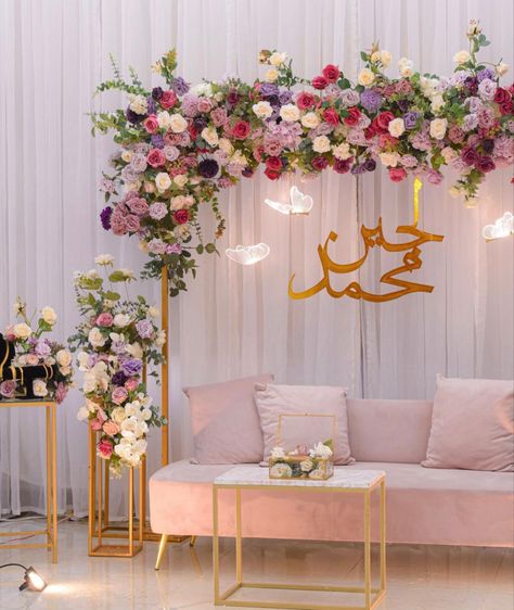 Nikkah Centerpieces, Pakistani Engagement Decor, Dua E Khair Decoracion, Nikkah Theme, Garden Engagement Party, Engagement Party Photo Ideas, Bridal Room Decor, Haldi Decoration Ideas, Small Wedding Decor