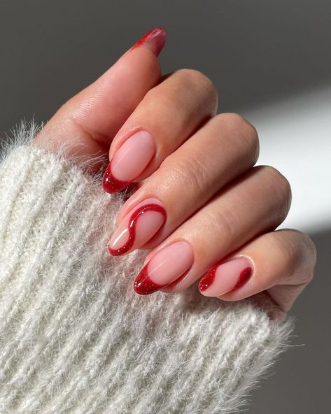 Instagram Minimal Christmas Nails Almond, Red And White Holiday Nails, Sparkling Christmas Nails, Christmas Nails With Rhinestones, Minimal Christmas Nails, Cute Christmas Nails Simple, White Holiday Nails, Glitter Nails Christmas, Winter Nails Snowflake