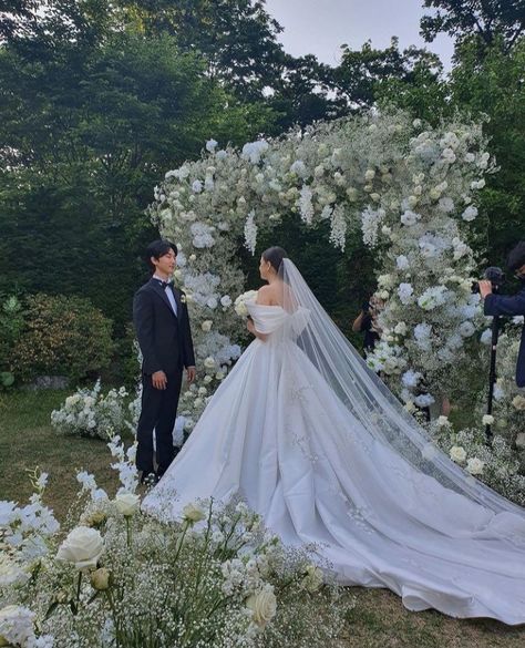 Korean Wedding Venues, Catholic Wedding Dresses, Couple Goals Teenagers Pictures, Pre Wedding Poses, Korean Wedding, Catholic Wedding, Bride Photography, Dream Wedding Ideas Dresses, Outside Wedding