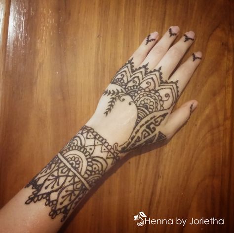 Rihanna Hand Tattoo, Henna Style Tattoos, Henna Inspired Tattoos, Henna Tattoo Hand, Henna Style, Inspired Tattoos, Tattoo Hand, Cyberpunk Girl, Henna Tattoos