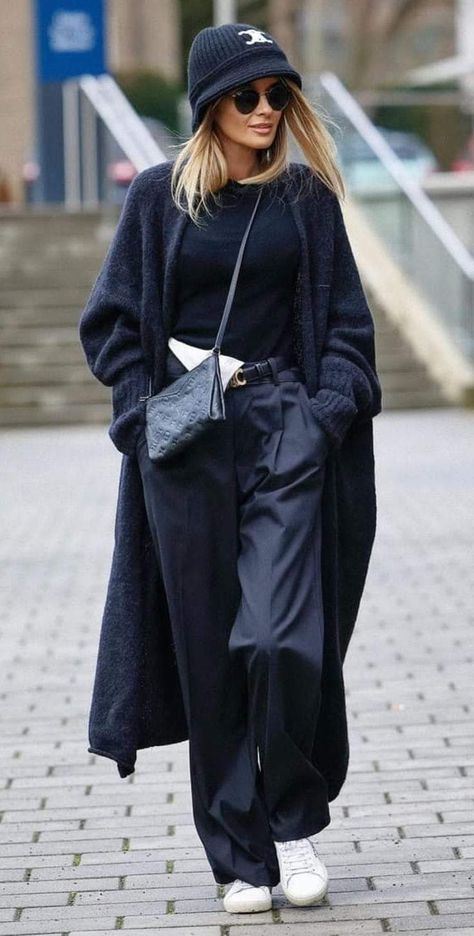 Cozy Rainy Day Outfit, Home Wear Women, Home Wear, Rainy Day Outfit, Looks Chic, 가을 패션, Mode Vintage, Winter Fashion Outfits, Outfits Casuales