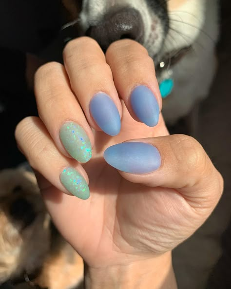 I spent this rainy Sunday afternoon playing around with Revel’s new Sea Glass collection and I’m in love ♡ 🌊 Baltic Sea + Sulu Sea revelnail @formanisonly #dippowdernails #nailsofinstagram #dipnails #diydipnails #mani #manicure #nailspiration #dippowder #dippowdermanicure #nailsoftheday #nails #revelnaildippowder #revelnails #seaglass Seaglass Nail Art, Sea Glass Manicure, Beach Glass Nails, Sea Glass Nail Design, Seaglass Nails, Sea Foam Nails, Sea Glass Nails, Nails Light Blue, Sea Glass Collection