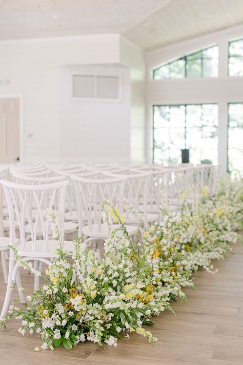 Yellow & White Summer Wedding at Old Edwards Inn by Sarah Bradshaw White And Pale Yellow Wedding Bouquet, Yellow Wedding Scheme, Yellow White Wedding Decoration, Sage Green And Pale Yellow Wedding, Sage Green And Pastel Yellow Wedding, Summer Yellow Wedding, Yellow Roses Wedding Decor, Yellow Wedding Accents, White And Yellow Wedding Decoration