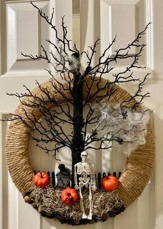 Fall Halloween Wreaths Diy, Halloween Wreath Ideas Front Doors, Halloween Reef Diy, Easy Halloween Wreaths Diy, Halloween Door Wreaths Diy, Diy Halloween Wreaths For Front Door, Halloween Wreaths For Front Door Diy, Diy Halloween Wreath Dollar Tree, Scary Wreaths