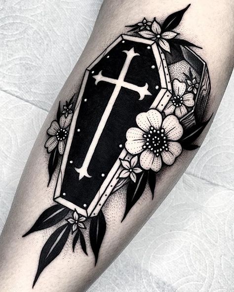 Angelo Parente (@angeloparente) • Instagram photos and videos Coverup Ideas, Coffin Tattoo, Halloween Tattoo Ideas, Goth Tattoo, Tattoo Themes, Scary Tattoos, Spooky Tattoos, Gothic Tattoo, Halloween Tattoo