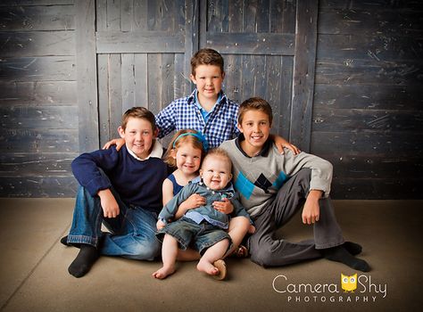 great for my boys and their cousins Photography Family Studio, Grandkids Photography, Cousin Pictures, Sibling Photography Poses, Cousin Photo, Studio Pictures, Family Photos With Baby, Sibling Poses, Children Photography Poses